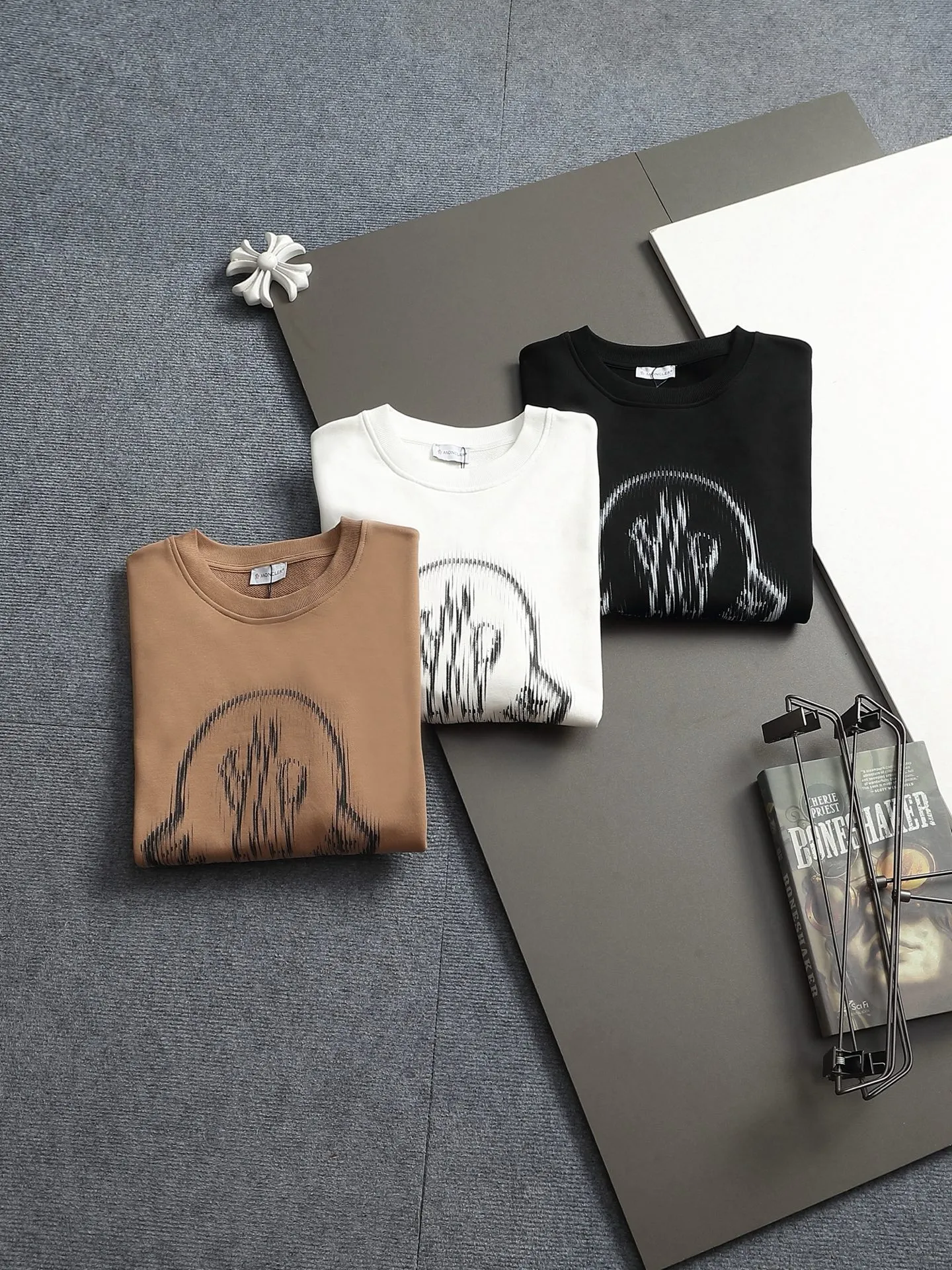 MONCLERClassiclogo Logo ， Retro Same Style 380 Versatile : Black White Khaki Size：XS S M L